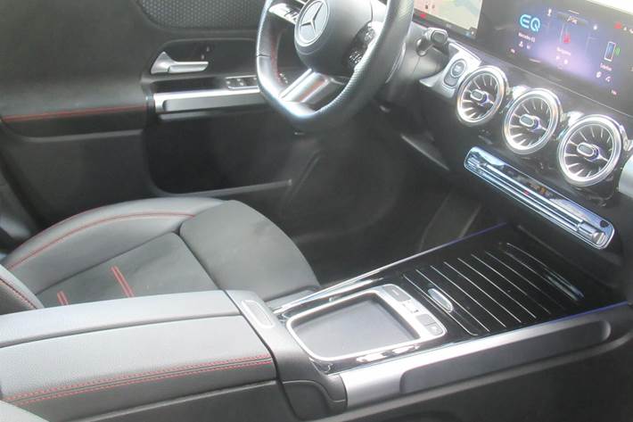Sort Mercedes EQB 250+ fra 2024