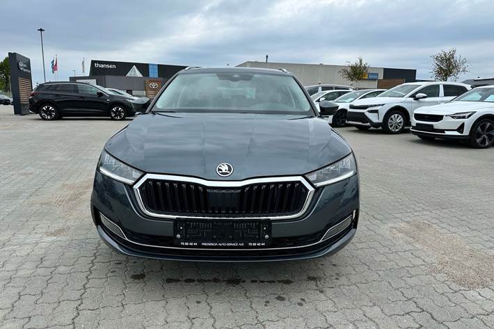 Grå Skoda Octavia fra 2020