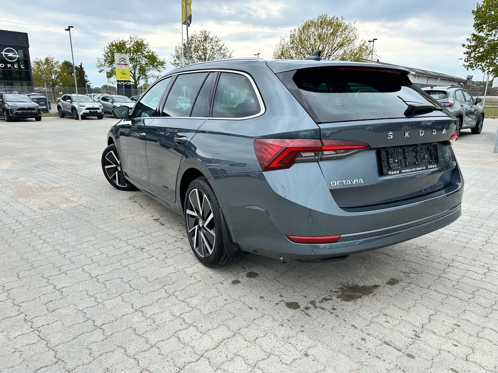 Grå Skoda Octavia fra 2020