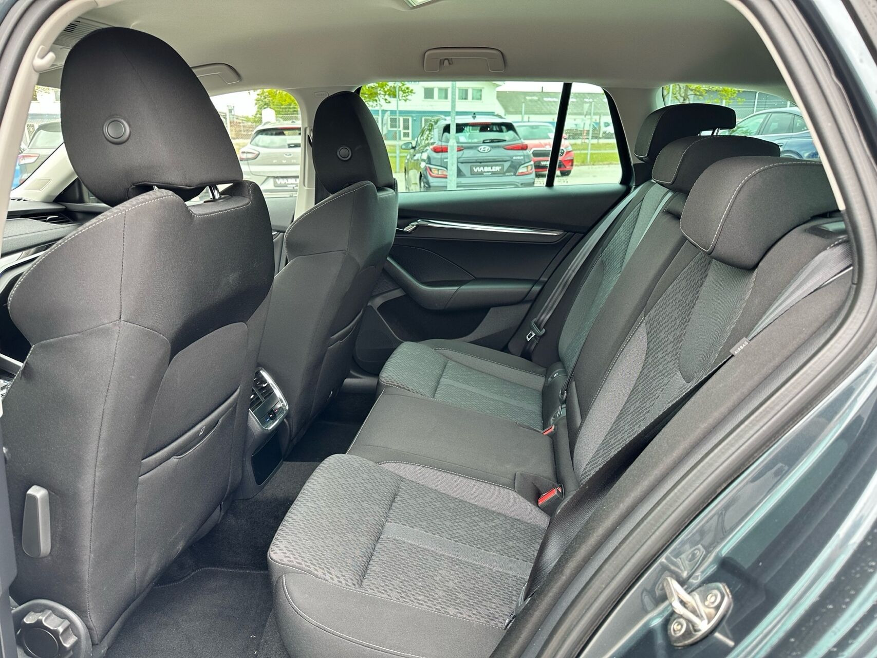 Grå Skoda Octavia fra 2020