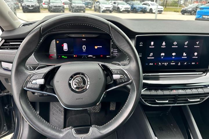 Grå Skoda Octavia fra 2020