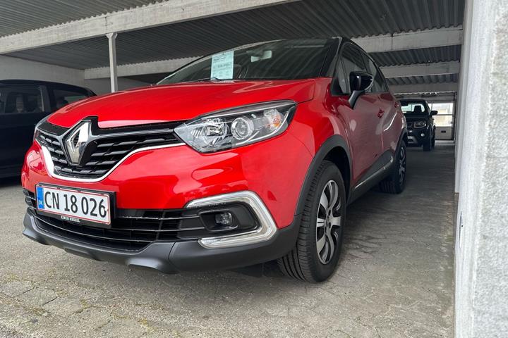 Rød Renault Captur fra 2019