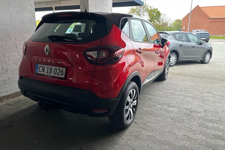 Rød Renault Captur fra 2019