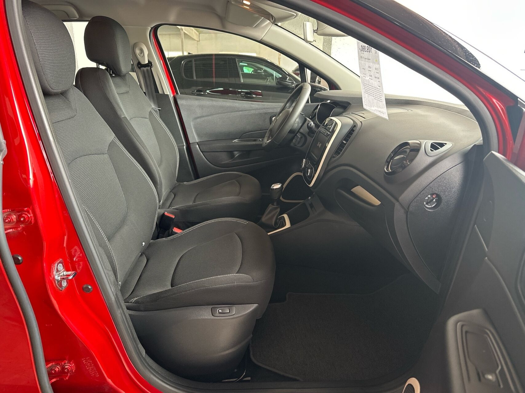 Rød Renault Captur fra 2019