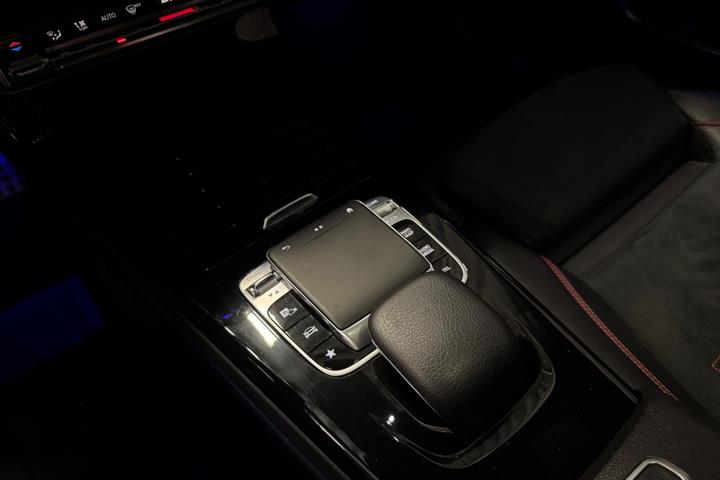 Grå Mercedes A200 fra 2018