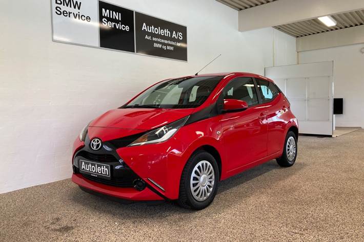 Rød Toyota Aygo fra 2015