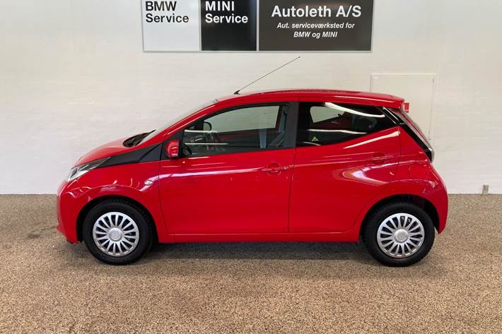 Rød Toyota Aygo fra 2015