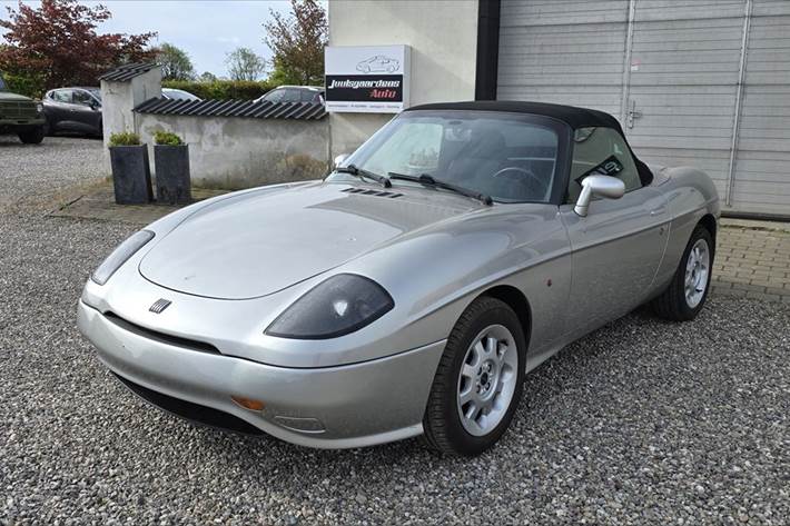 Sølv Fiat Barchetta fra 1996