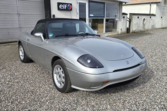 Sølv Fiat Barchetta fra 1996