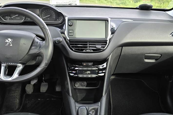 Grå Peugeot 208 fra 2016