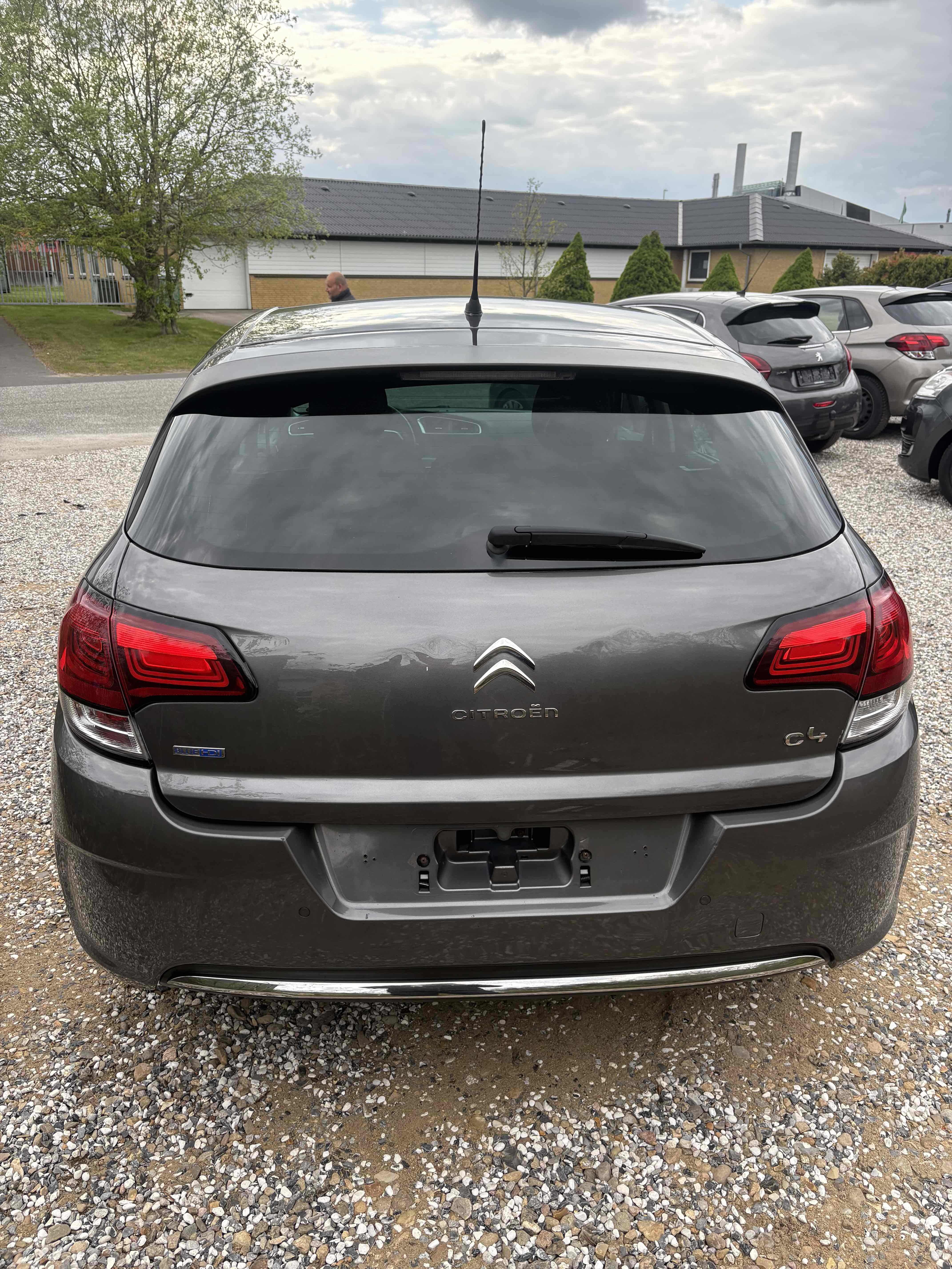Grå Citroën C4 fra 2015