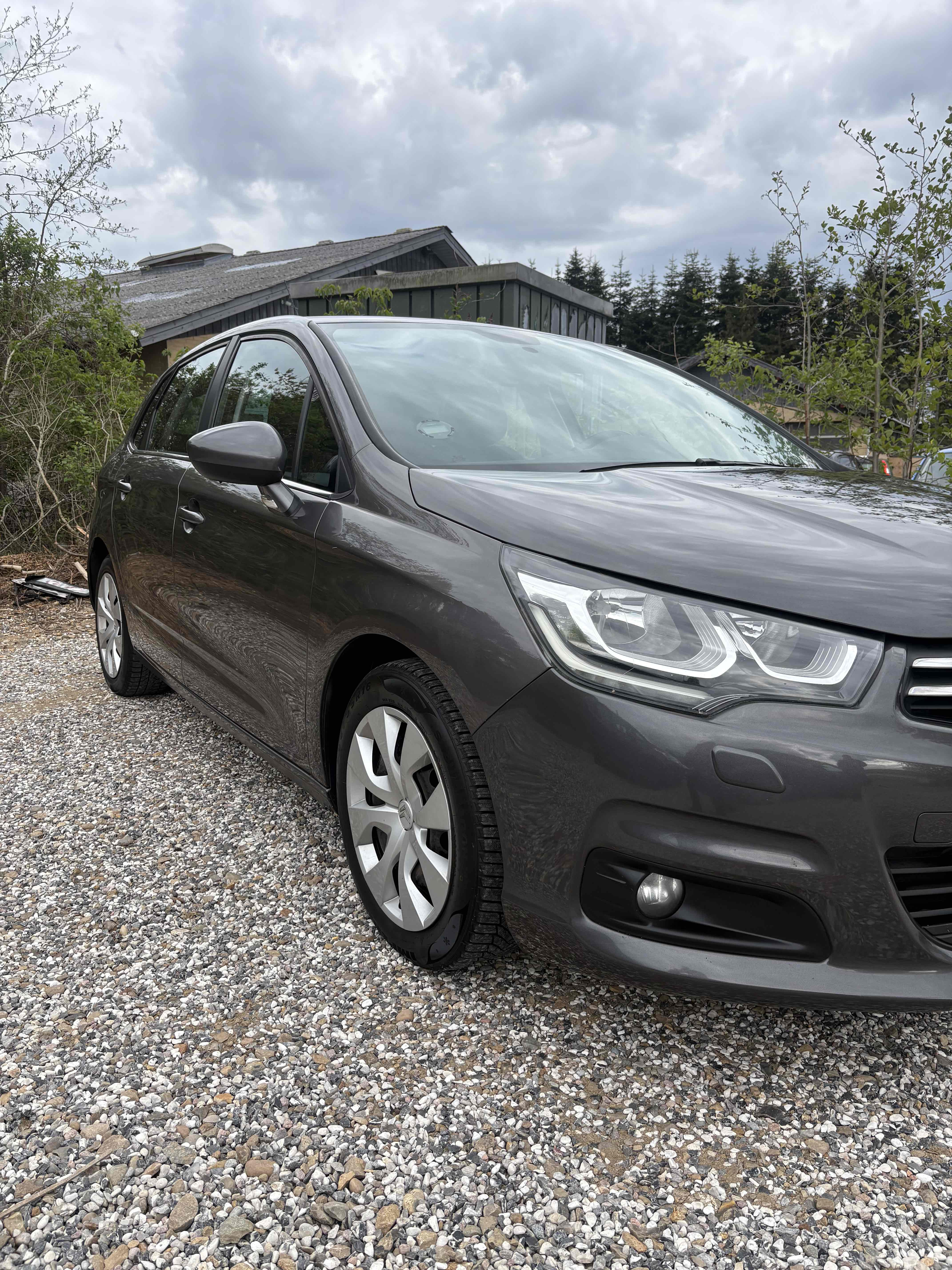 Grå Citroën C4 fra 2015