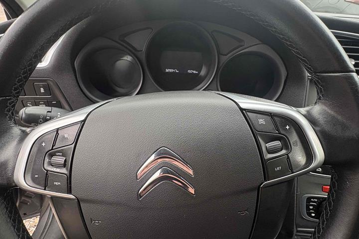 Grå Citroën C4 fra 2015