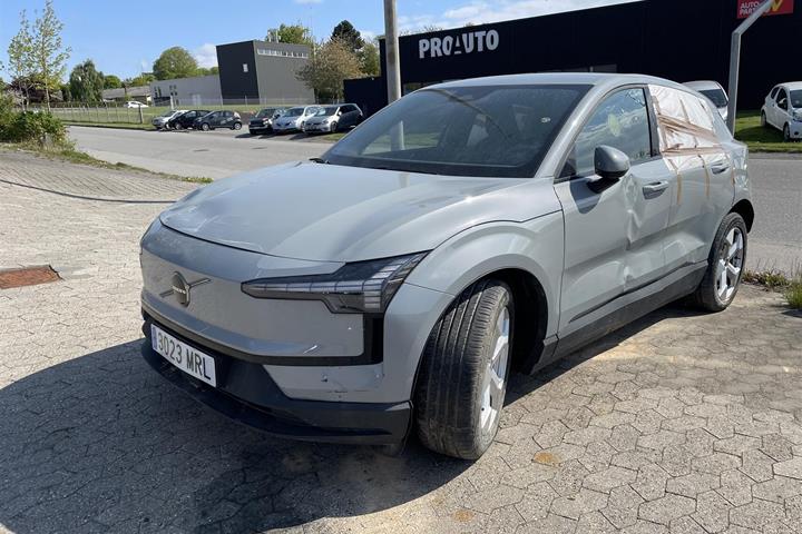 Grå Volvo EX30 fra 2024 set udefra