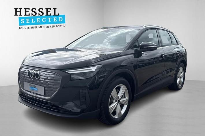 Sort Audi Q4 e-tron fra 2024 set udefra