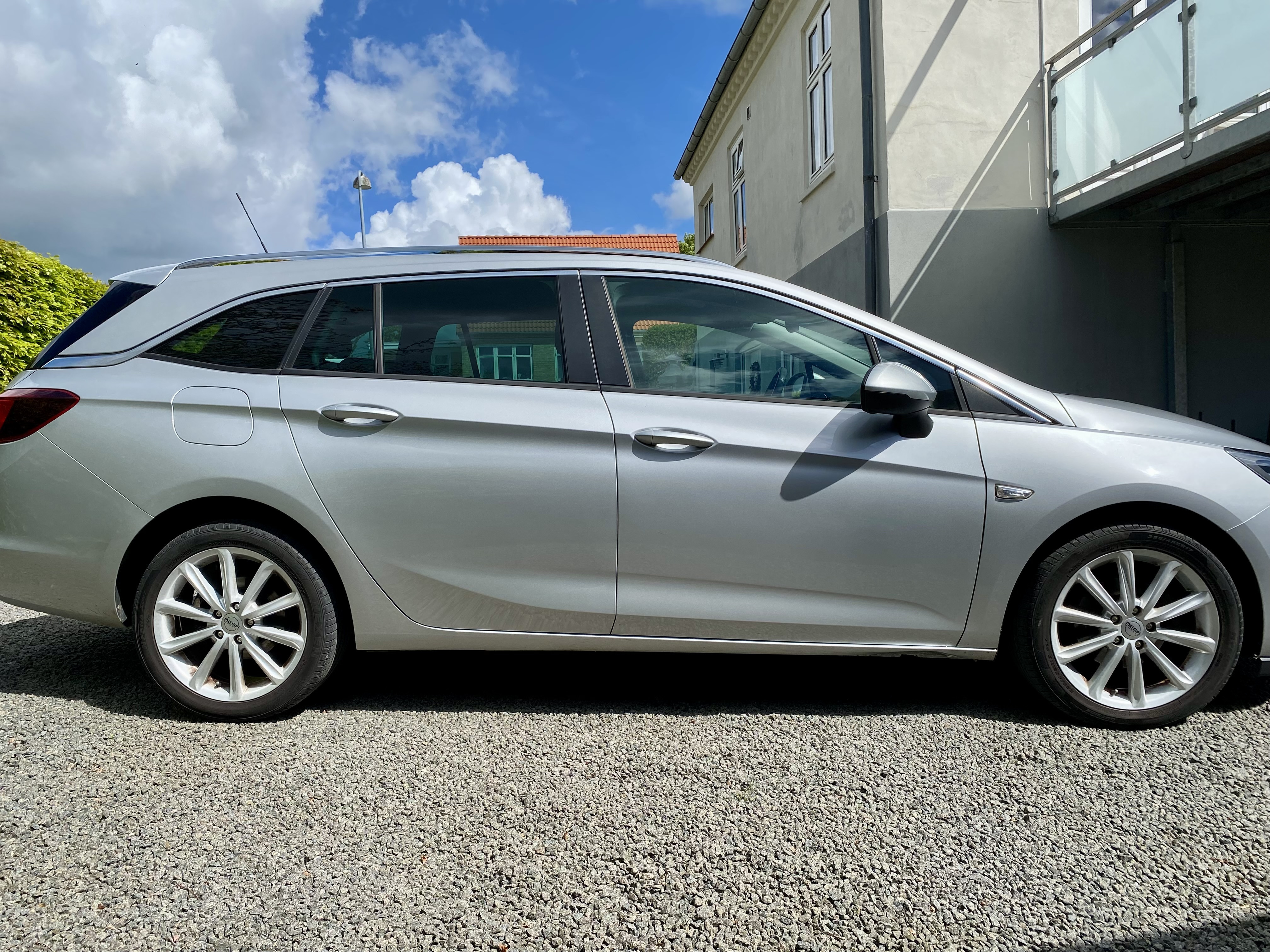 Sølv Opel Astra fra 2018