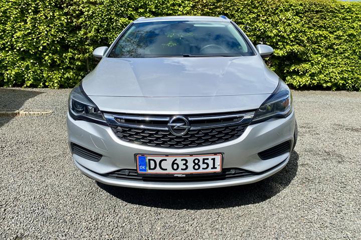 Sølv Opel Astra fra 2018