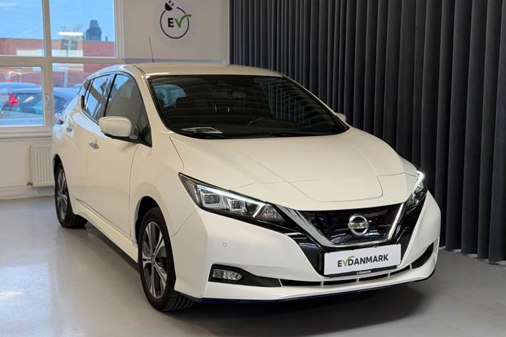 Hvid Nissan Leaf fra 2021