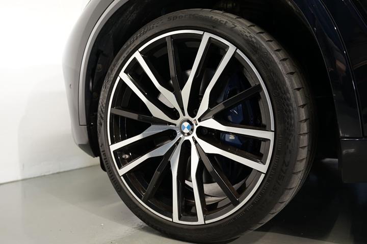 Sort BMW X5 fra 2021