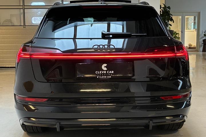 Sort Audi e-tron fra 2021