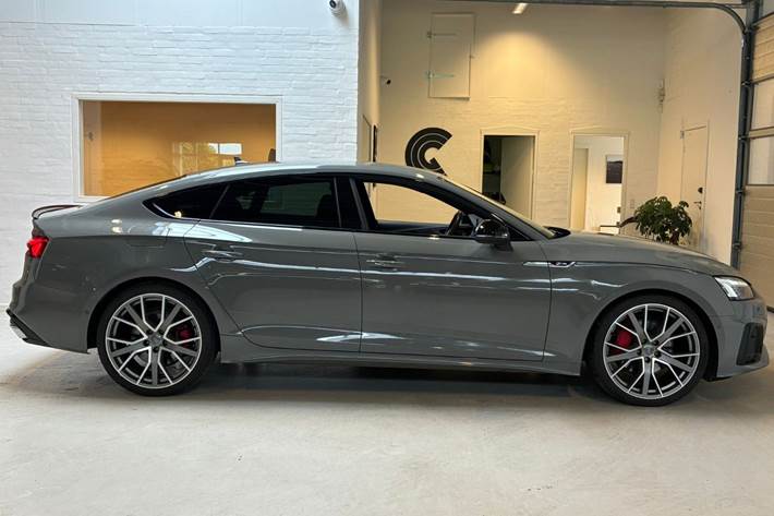 Grå Audi A5 fra 2020