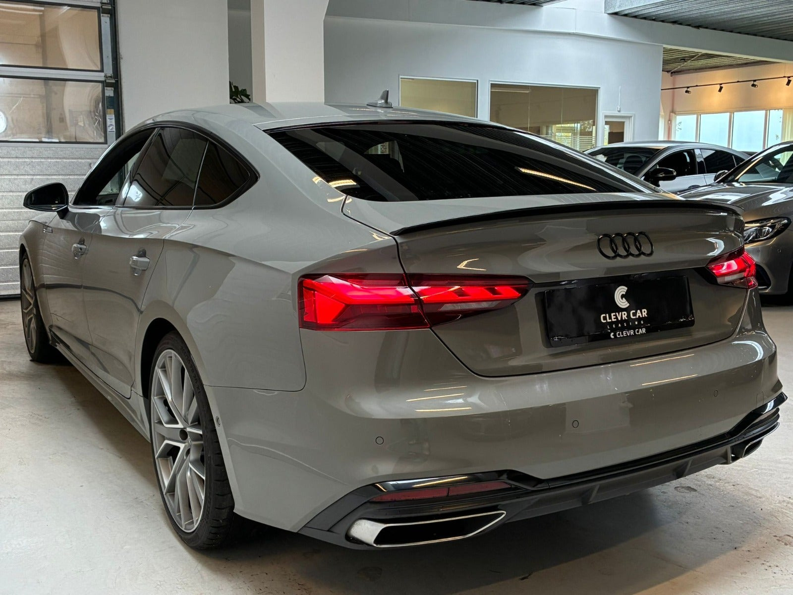 Grå Audi A5 fra 2020