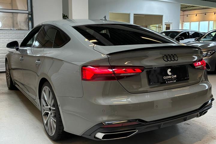 Grå Audi A5 fra 2020