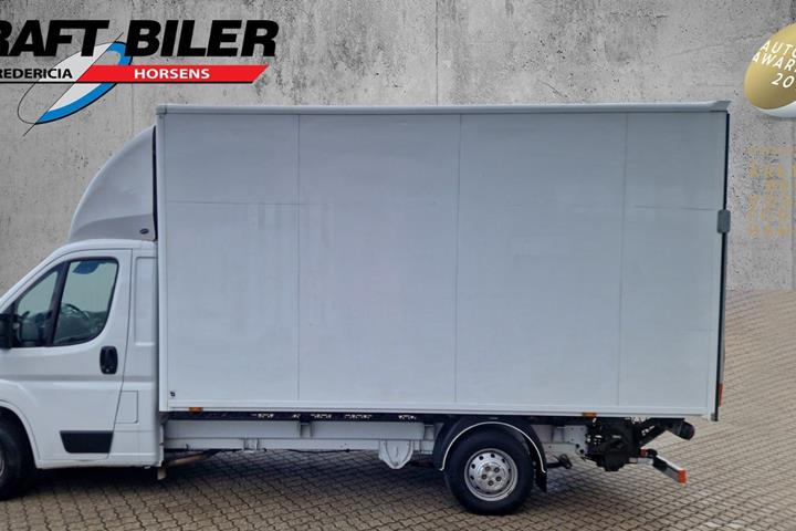Hvid Peugeot Boxer 335 fra 2024