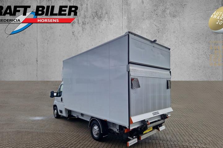 Hvid Peugeot Boxer 335 fra 2024