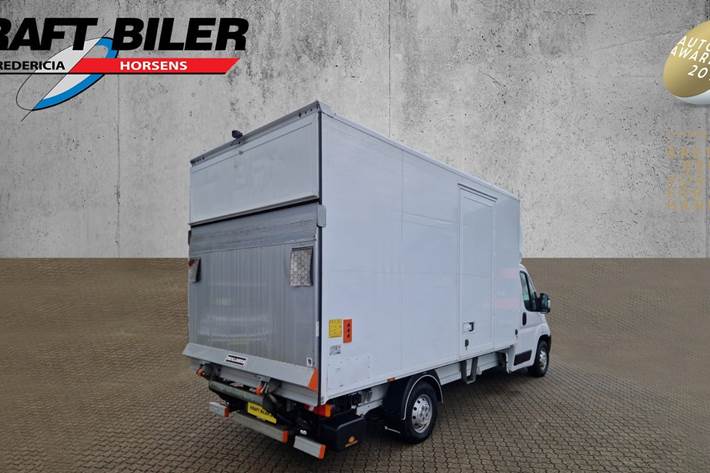 Hvid Peugeot Boxer 335 fra 2024