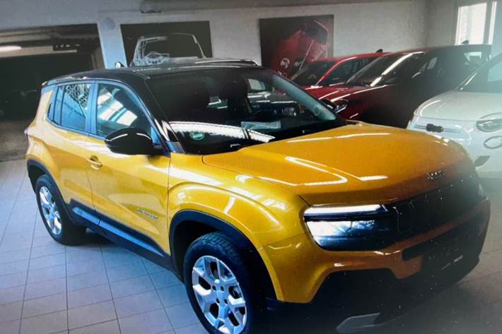 Gul Jeep Avenger fra 2023
