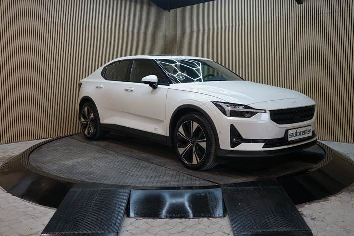 Hvid Polestar 2 fra 2023 set udefra