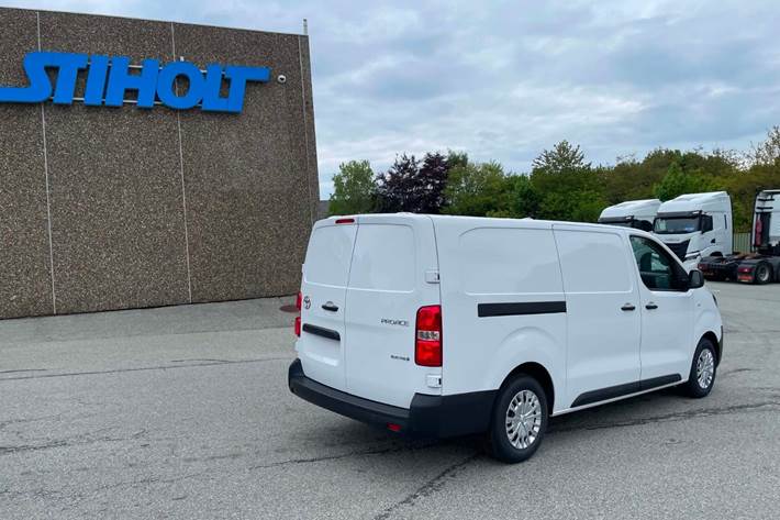 Hvid Toyota ProAce fra 2026