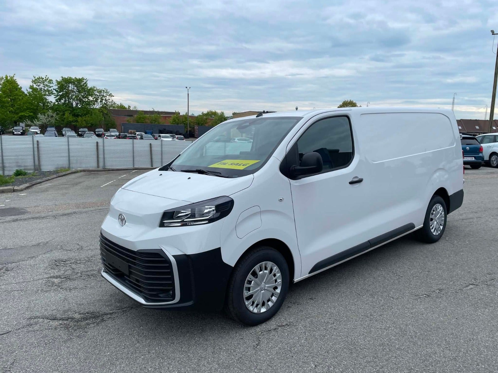 Hvid Toyota ProAce fra 2026