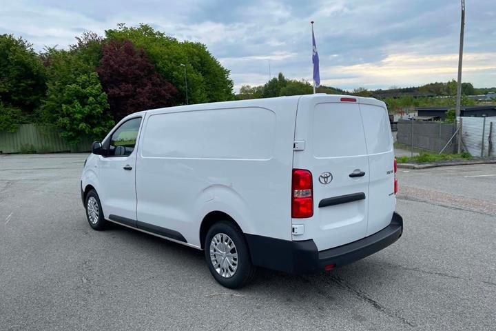 Hvid Toyota ProAce fra 2026