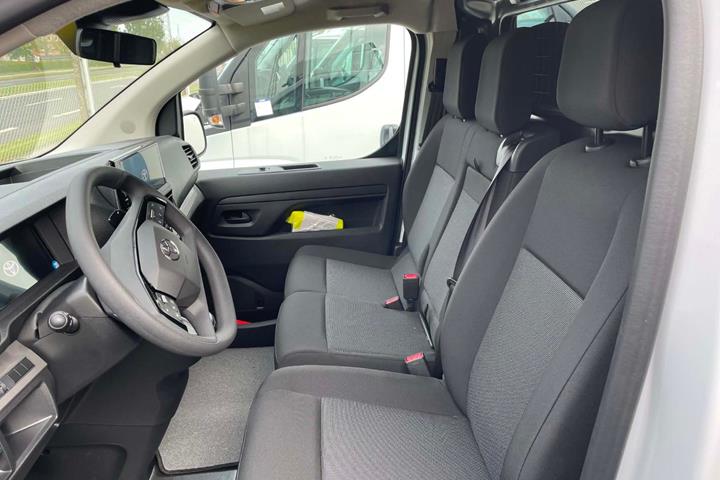 Hvid Toyota ProAce fra 2026