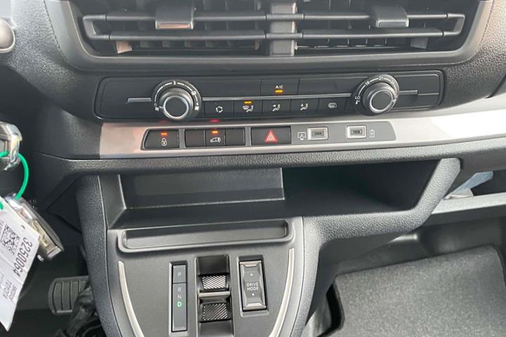 Hvid Toyota ProAce fra 2026