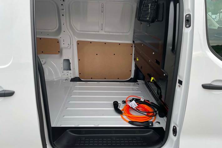 Hvid Toyota ProAce fra 2026