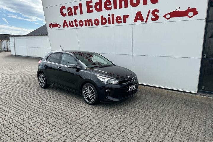 Sort Kia Rio fra 2018 set udefra