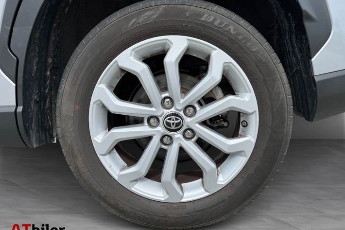 Sølv Toyota Corolla Cross fra 2023