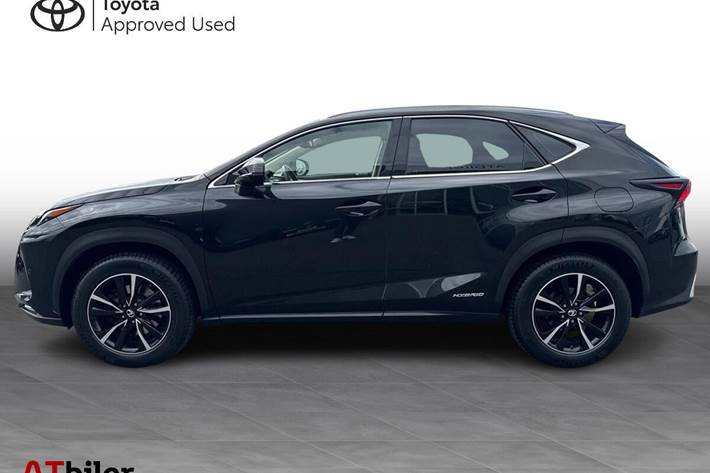 Sort Lexus NX fra 2021