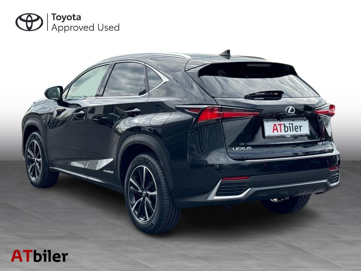 Sort Lexus NX fra 2021