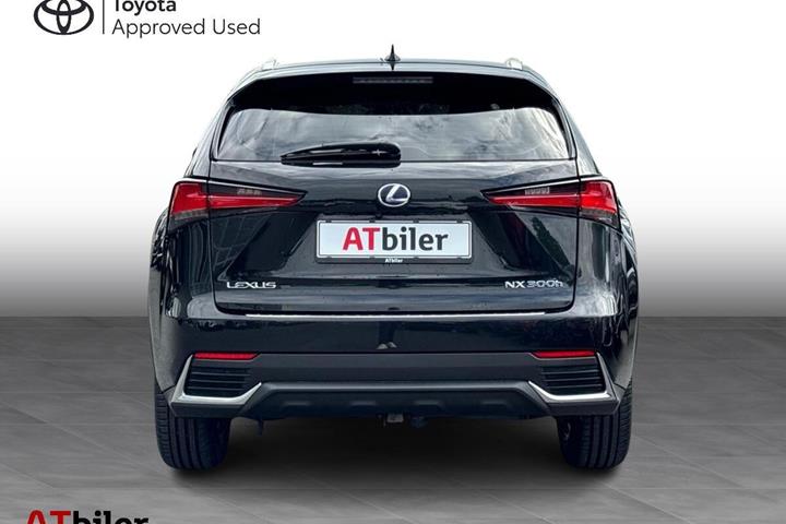 Sort Lexus NX fra 2021