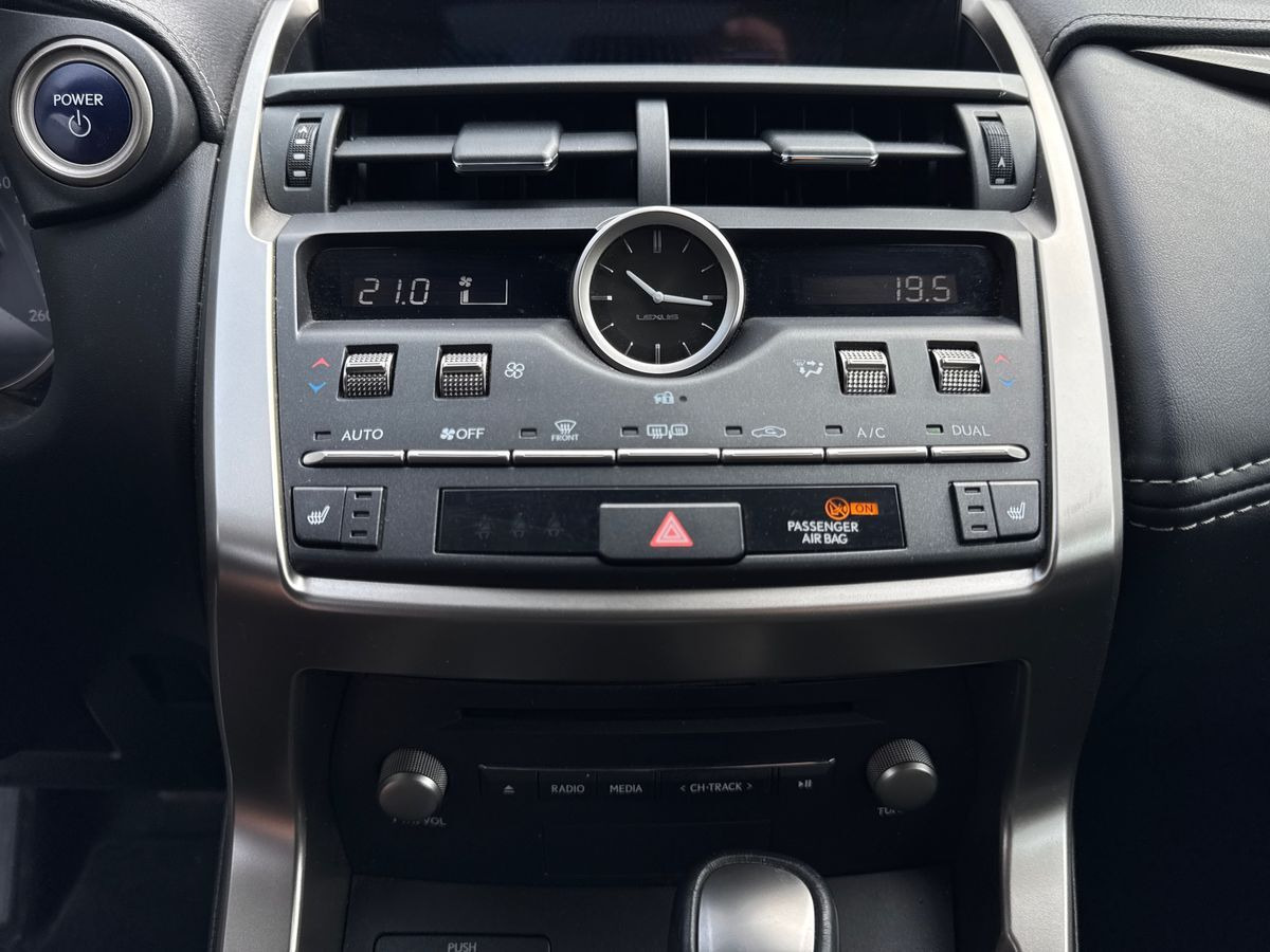 Sort Lexus NX fra 2021
