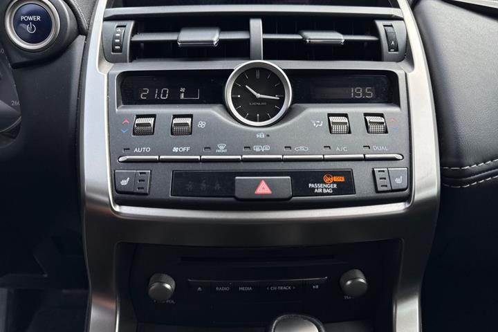 Sort Lexus NX fra 2021