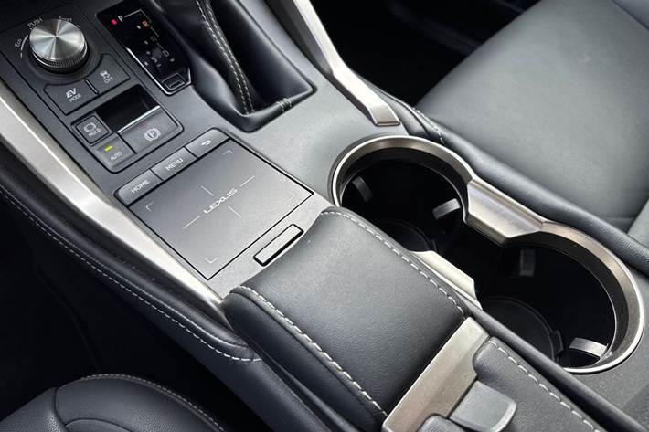 Sort Lexus NX fra 2021