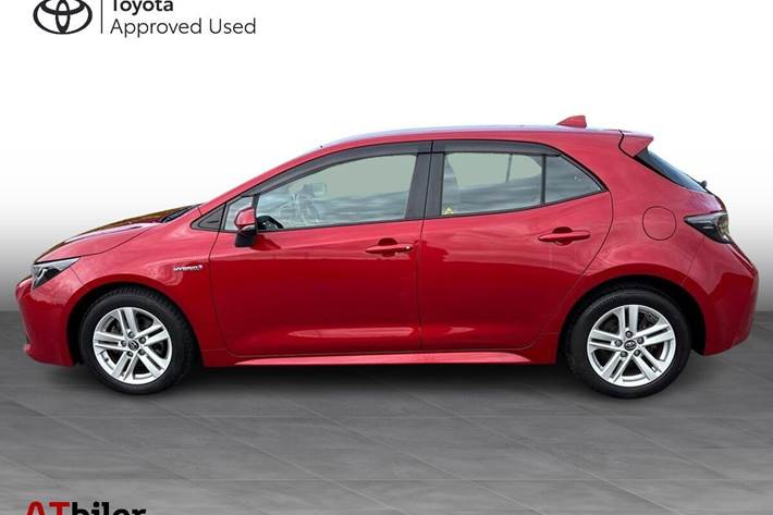 Rød Toyota Corolla fra 2019