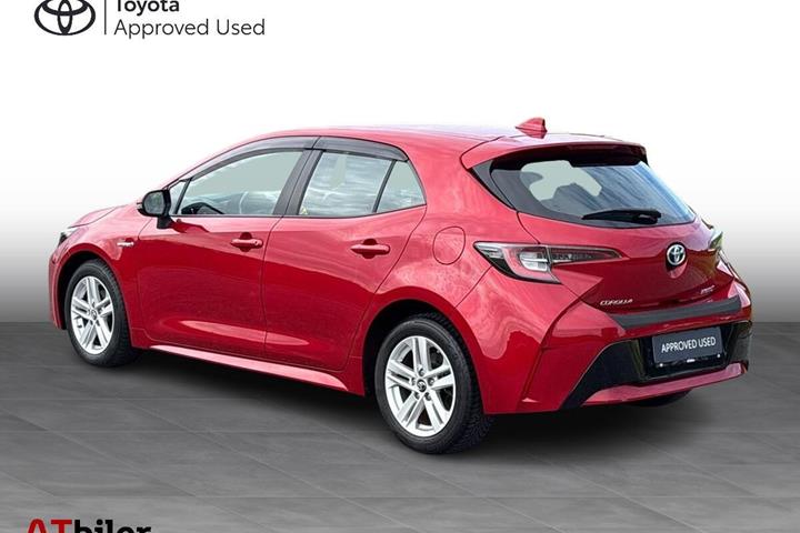 Rød Toyota Corolla fra 2019