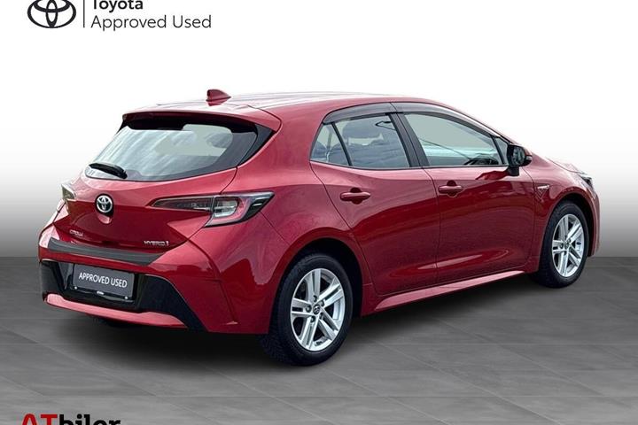 Rød Toyota Corolla fra 2019