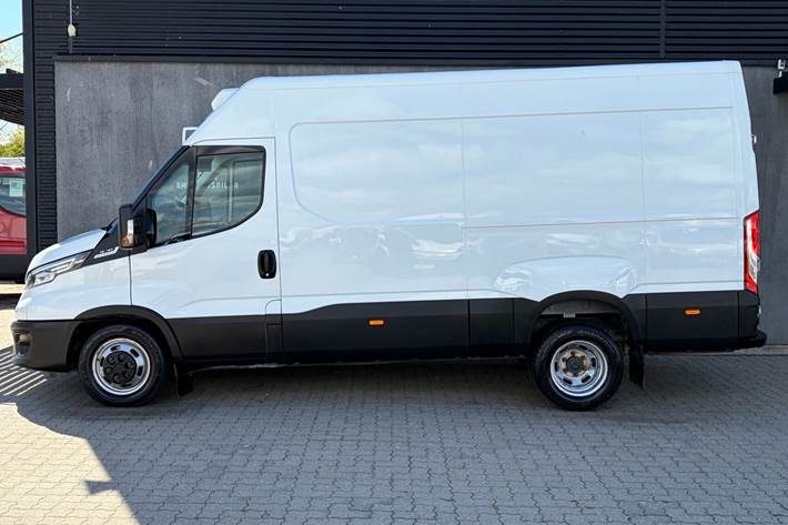 Hvid Iveco Daily fra 2020